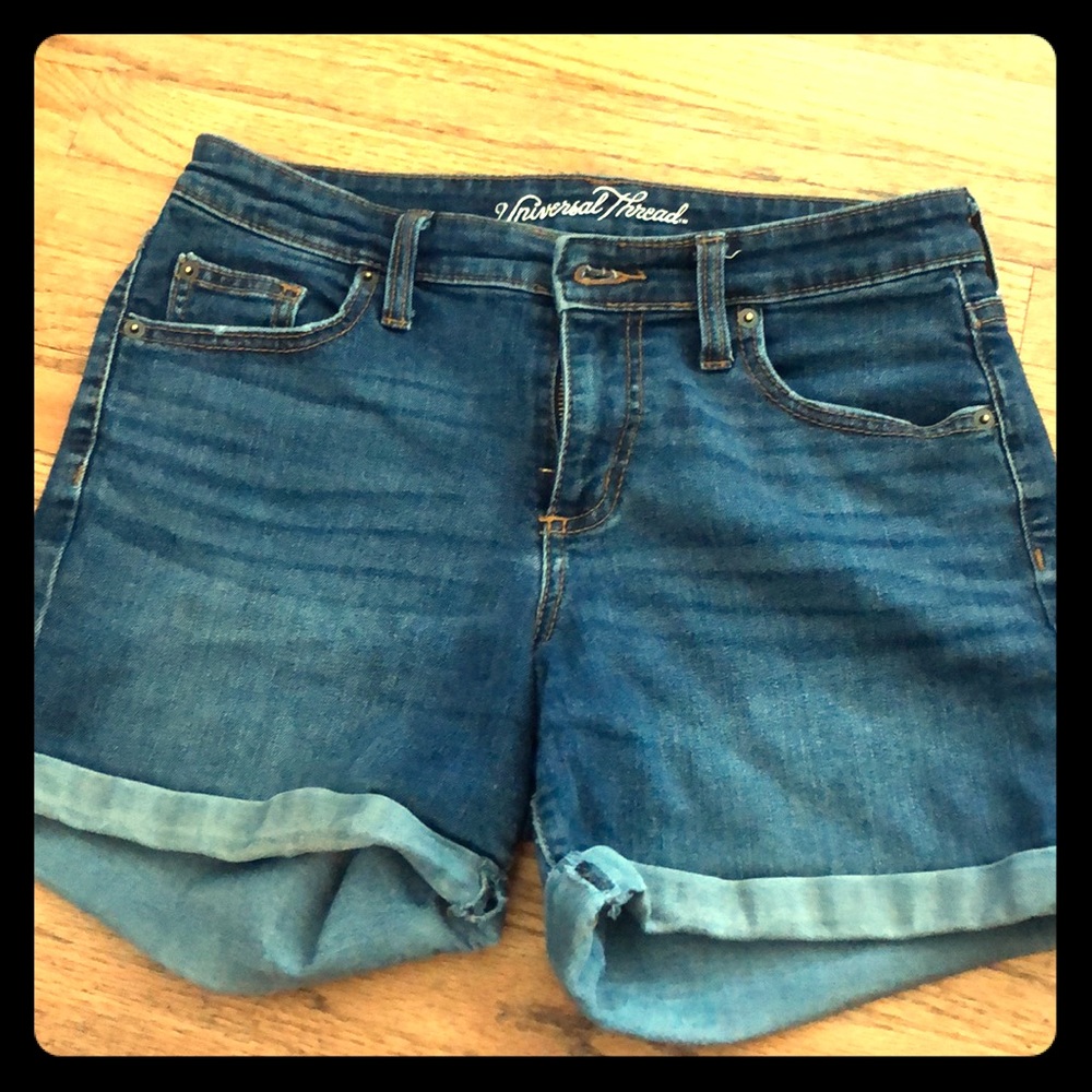 Jean shorts , like new , size 2/26 , mid rise